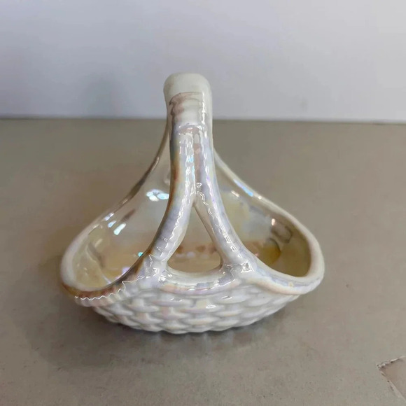 Vintage Basket Small Off-white Iridescent - Picture 3 of 12